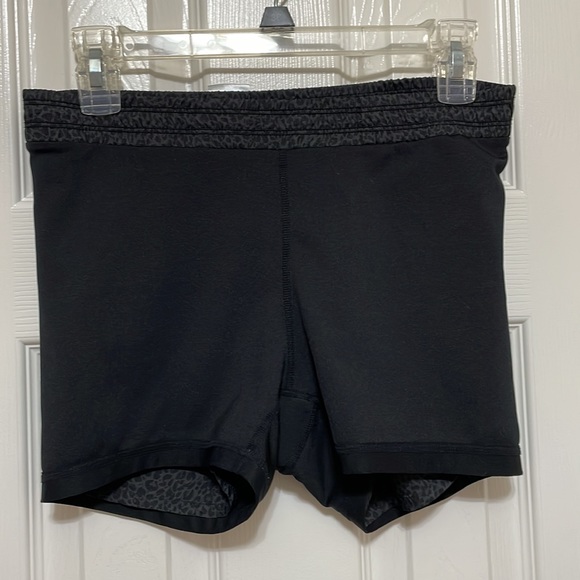 Juicy Couture Women's Perforated Run Short Size Small - Picture 7 of 8